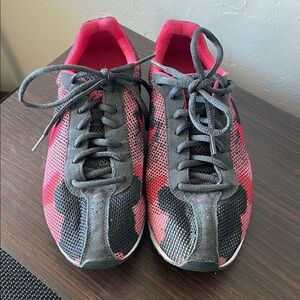 Nike Women's Athletic Shoes in Pink and Black Size 8